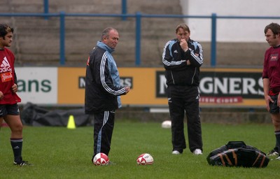 22.11.06 - New Zealand Rugby Training - All Blacks Head Coach, Graham Henry(L) oversees training along side his assistant Steve Hansen 