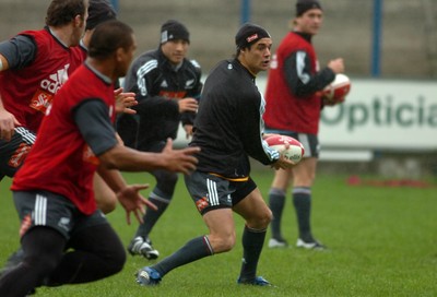 22.11.06 - New Zealand Rugby Training - All Blacks, Dan Carter during training 