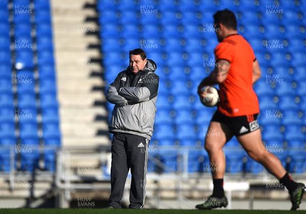 040717 - New Zealand All Blacks Rugby Training - Steve Hansen during training