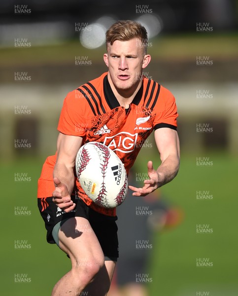 040717 - New Zealand All Blacks Rugby Training - Damian McKenzie during training