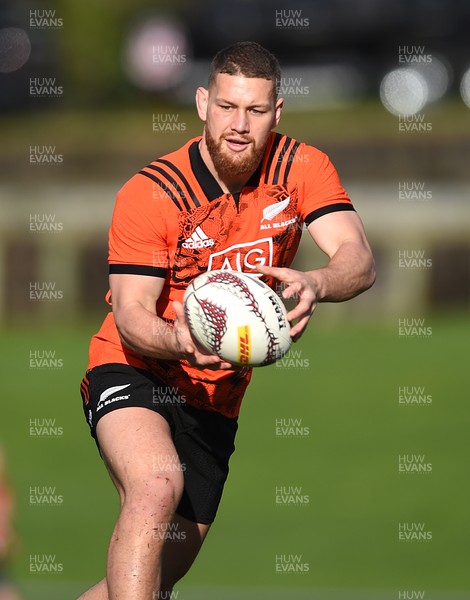 040717 - New Zealand All Blacks Rugby Training - Tawera Kerr-Barlow during training