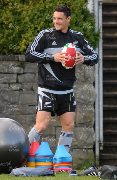 04.11.09 - New Zealand Rugby Training - Dan Carter looks on as he sits out of training 