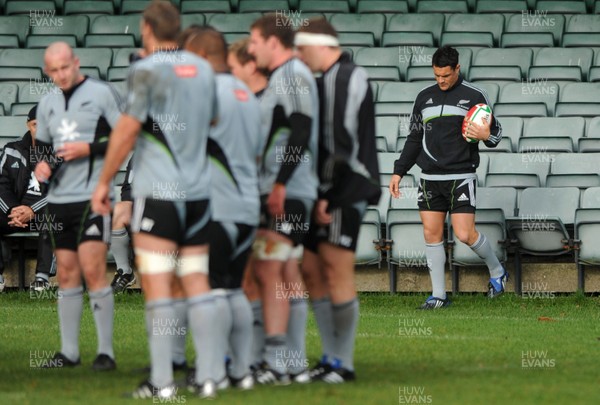 04.11.09 - New Zealand Rugby Training - Dan Carter looks on as he sits out of training 