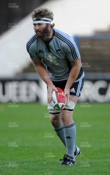 05.11.09 - New Zealand Rugby Training - Jason Eaton in action during training. 