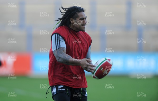 05.11.09 - New Zealand Rugby Training - Ma'a Nonu in action during training. 