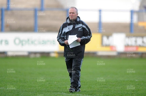 05.11.09 - New Zealand Rugby Training - Head coach Graham Henry during training. 