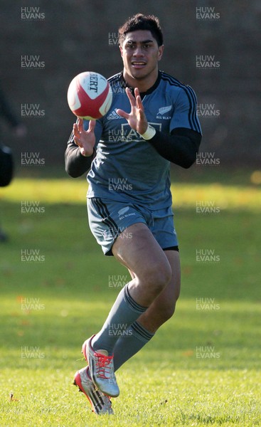 181114 - New Zealand All Blacks Training - Malakai Fekitoa during training