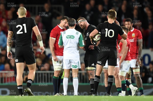 080717 - All Blacks v British & Irish Lions - Third Test - Referee Romain Poite talks to Sam Warburton of British & Irish Lions and Kieran Read of New Zealand