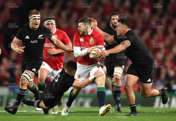 080717 - All Blacks v British & Irish Lions - Third Test - Elliot Daly of British & Irish Lions takes on Jordie Barrett and Codie Taylor of New Zealand