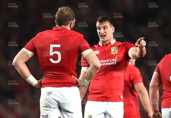 080717 - All Blacks v British & Irish Lions - Third Test - Sam Warburton of British & Irish Lions talks to Alun Wyn Jones