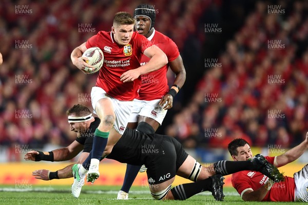 080717 - All Blacks v British & Irish Lions - Third Test - Owen Farrell of British & Irish Lions gets past Kieran Read of New Zealand