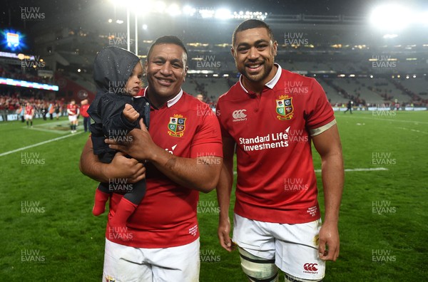 080717 - All Blacks v British & Irish Lions - Third Test - Mako Vunipola of British & Irish Lions with Taulupe Faletau and baby Israel Faletau at the end of the game