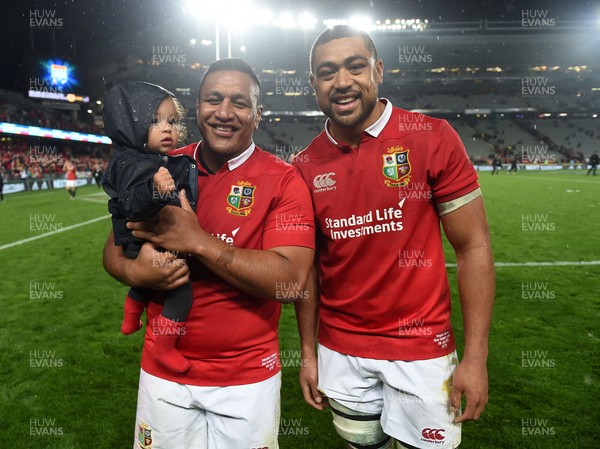 080717 - All Blacks v British & Irish Lions - Third Test - Mako Vunipola of British & Irish Lions with Taulupe Faletau and baby Israel Faletau at the end of the game