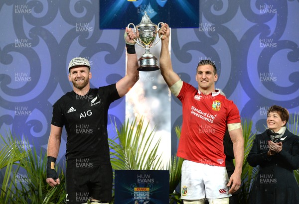 080717 - All Blacks v British & Irish Lions - Third Test - Kieran Read of New Zealand and Sam Warburton of British & Irish Lions lift the trophy at the end of the game