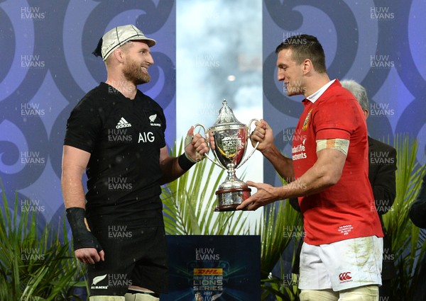 080717 - All Blacks v British & Irish Lions - Third Test - Kieran Read of New Zealand and Sam Warburton of British & Irish Lions lift the trophy at the end of the game