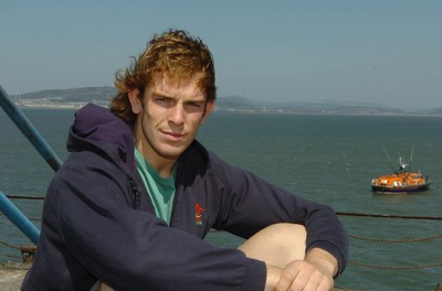 01.05.07 -  Wales and Ospreys rugby player Alun-Wyn Jones on the pier in Mumbles 