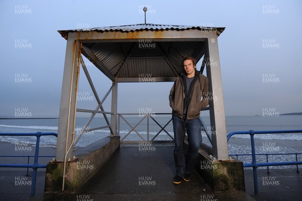 17.01.11 -   Wales and Ospreys rugby player Alun Wyn Jones at Swansea seafront. Interview by David Welch. 