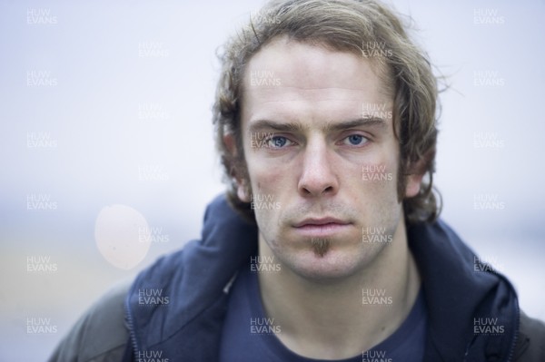 17.01.11 -   Wales and Ospreys rugby player Alun Wyn Jones at Swansea seafront. Interview by David Welch. 