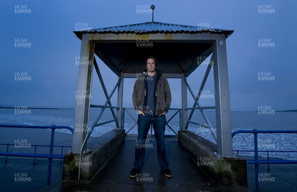 17.01.11 -   Wales and Ospreys rugby player Alun Wyn Jones at Swansea seafront. Interview by David Welch. 