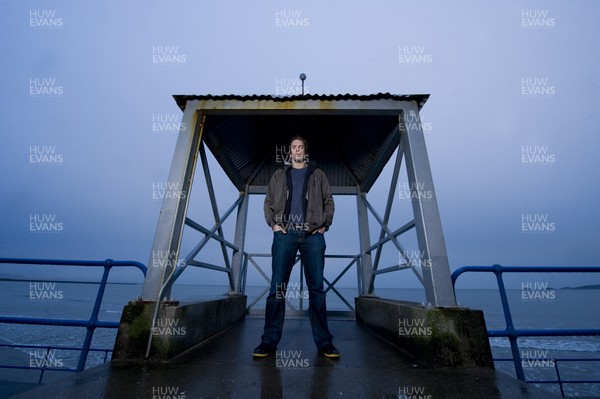 17.01.11 -   Wales and Ospreys rugby player Alun Wyn Jones at Swansea seafront. Interview by David Welch. 