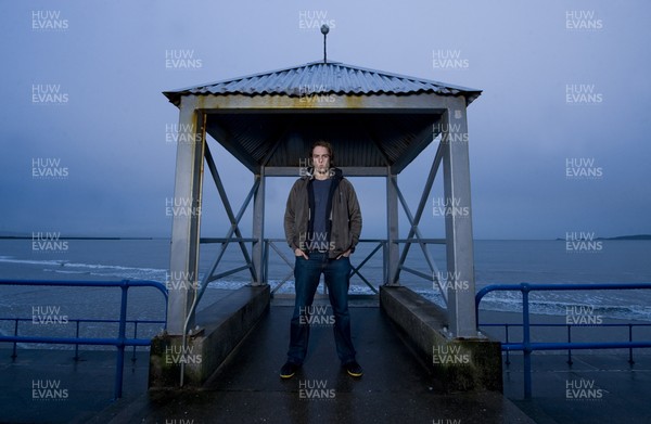 17.01.11 -   Wales and Ospreys rugby player Alun Wyn Jones at Swansea seafront. Interview by David Welch. 