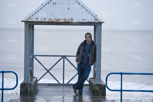 17.01.11 -   Wales and Ospreys rugby player Alun Wyn Jones at Swansea seafront. Interview by David Welch. 