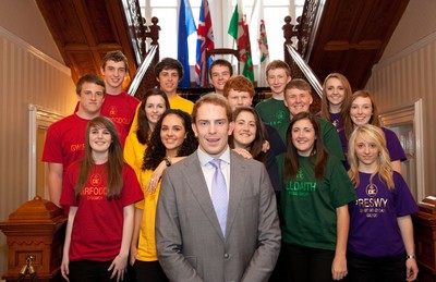 29.04.10 - Wales rugby star Alun-Wyn Jones with Duke of Edinburgh Award Gold students from Ysgol Gyfun Gymraeg Plasmawr, Cardiff, after he received his Duke of Edinburgh Gold Award from HRH Duke of Edinburgh at a presentation ceremony at The Mansion House, Cardiff 