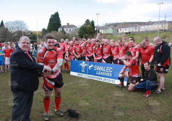 200413 Amman United - Swalec Division 3 West Champions -Amman United celebrate winning their League