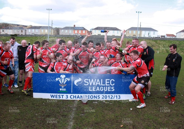 200413 Amman United - Swalec Division 3 West Champions -Amman United celebrate winning their League