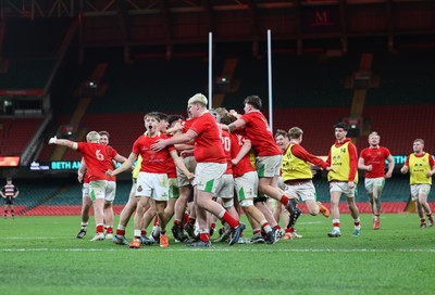 170426 - Amman United v Pontypool United, Road to Principality Finals, Boys U18 Cup Final - Amman United celebrate at the end of the match