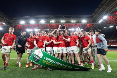 170426 - Amman United v Pontypool United, Road to Principality Finals, Boys U18 Cup Final - Amman United celebrate the win after being presented with the trophy
