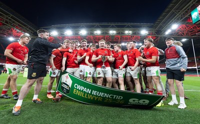170426 - Amman United v Pontypool United, Road to Principality Finals, Boys U18 Cup Final - Amman United celebrate the win after being presented with the trophy