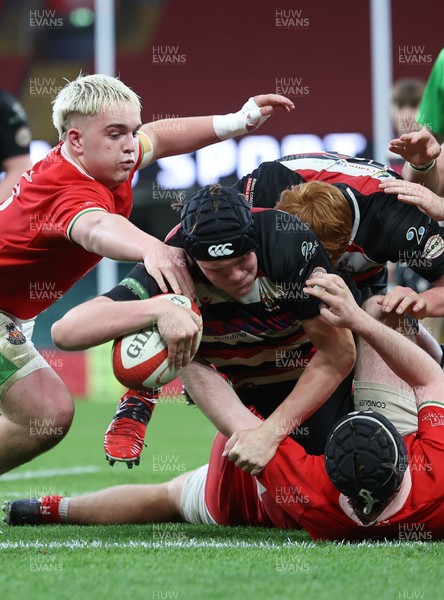 170426 - Amman United v Pontypool United, Road to Principality Finals, Boys U18 Cup Final - Reuben Mason of Pontypool Utd dives over to score try
