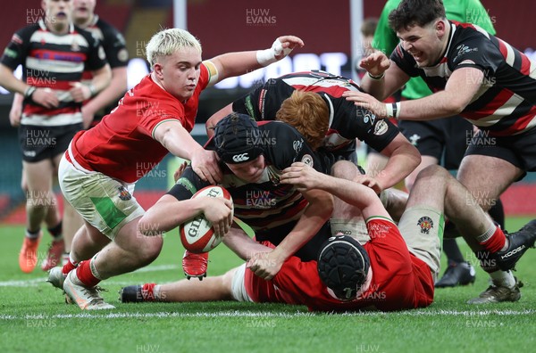 170426 - Amman United v Pontypool United, Road to Principality Finals, Boys U18 Cup Final - Reuben Mason of Pontypool Utd dives over to score try
