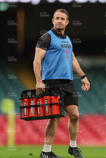 170426 - Amman United v Pontypool United, Road to Principality Finals, Boys U18 Cup Final - Wales rugby legend and Wales Mens record try scorer Shane Williams fulfilling his role as water carrier for  Amman United
