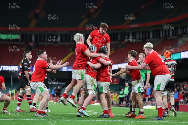 170426 - Amman United v Pontypool United, Road to Principality Finals, Boys U18 Cup Final - Amman United celebrate at the end of the match