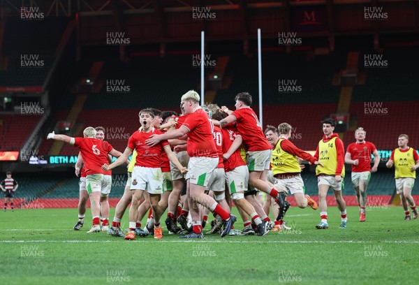 170426 - Amman United v Pontypool United, Road to Principality Finals, Boys U18 Cup Final - Amman United celebrate at the end of the match