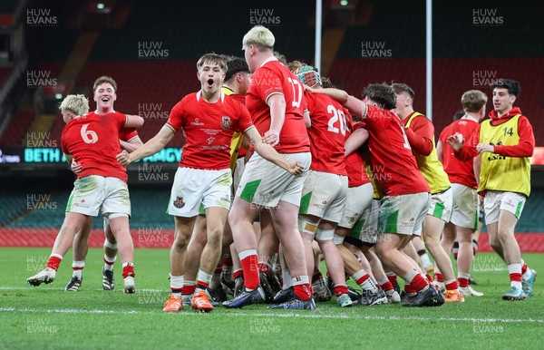 170426 - Amman United v Pontypool United, Road to Principality Finals, Boys U18 Cup Final - Amman United celebrate at the end of the match