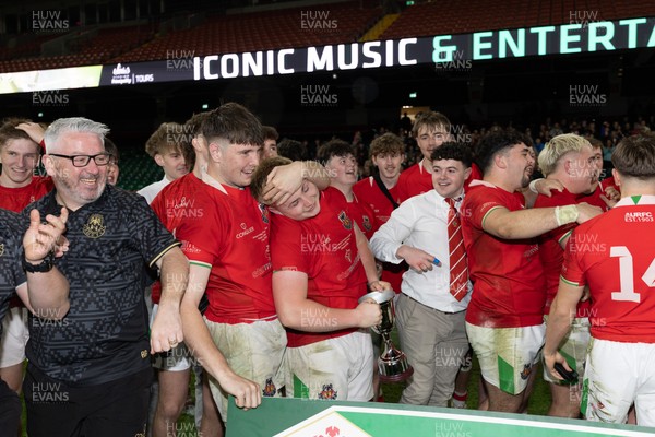170426 - Amman United v Pontypool United, Road to Principality Finals, Boys U18 Cup Final - Amman United celebrate the win after being presented with the trophy