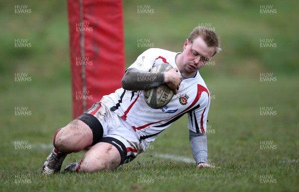 280315 - Amman United RFC v Felinfoel, SWALEC League 1 West - Amman United's Jonny Bevan races in to score try