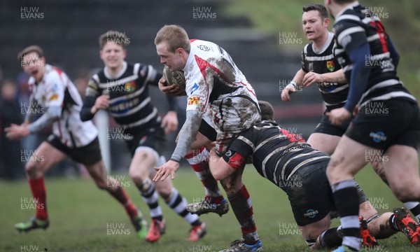 280315 - Amman United RFC v Felinfoel, SWALEC League 1 West - Amman United's Jonny Bevan looks for a way though the Felinfoel defence