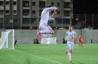 090914 - Andorra v Wales - 2016 Euro Qualifier -Gareth Bale of Wales celebrates goal