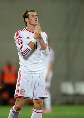 090914 - Andorra v Wales - 2016 Euro Qualifier -Gareth Bale of Wales rues a missed shot at goal