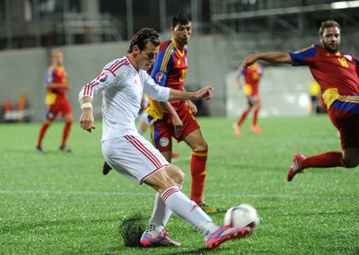 090914 - Andorra v Wales - 2016 Euro Qualifier -Gareth Bale of Wales crosses the ball