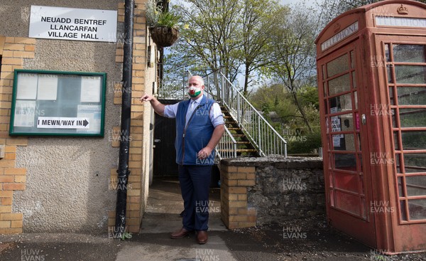 060521 Leader of the Welsh Conservatives, Andrew RT Davies, arrives at his local Polling Station in Llancarfan in the Vale of Glamorgan, to cast his vote in the Welsh Parliamentary Elections