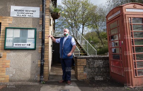 060521 Leader of the Welsh Conservatives, Andrew RT Davies, arrives at his local Polling Station in Llancarfan in the Vale of Glamorgan, to cast his vote in the Welsh Parliamentary Elections