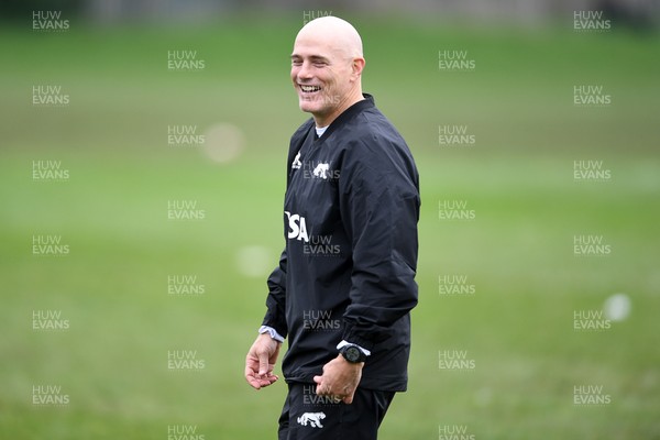 061125 - Argentina Rugby Training - Felipe Contepomi, Argentina Head Coach during training ahead of his sides upcoming match against Wales