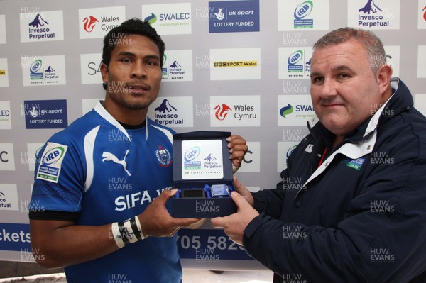 22.06.08 - Argentina v Samoa, IRB Junior World Championship 2008, Play-off Match, Newport, Wales Samoa's Afa Aiono receives his Man of the Match Award 