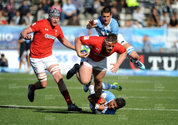 040619 - Argentina U20 v Wales U20 - World Rugby Under 20 Championship -  Kemsley Mathias of Wales is tackled by Santiango Chocobares