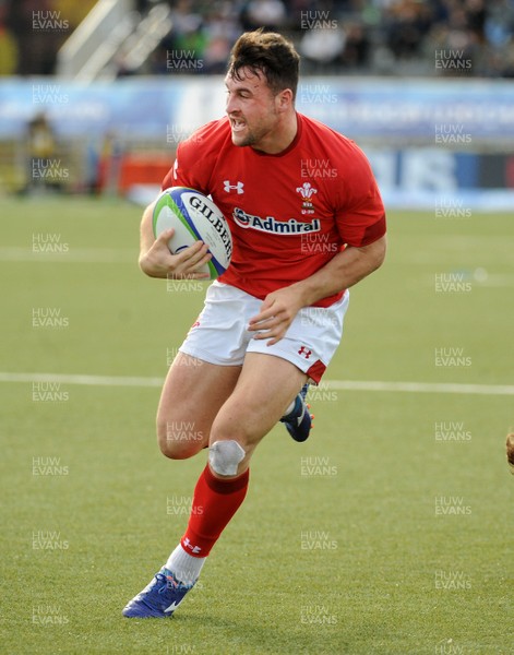 040619 - Argentina U20 v Wales U20 - World Rugby Under 20 Championship -  Ryan Conbeer of Wales races through to score a second half try to effectively seal the match